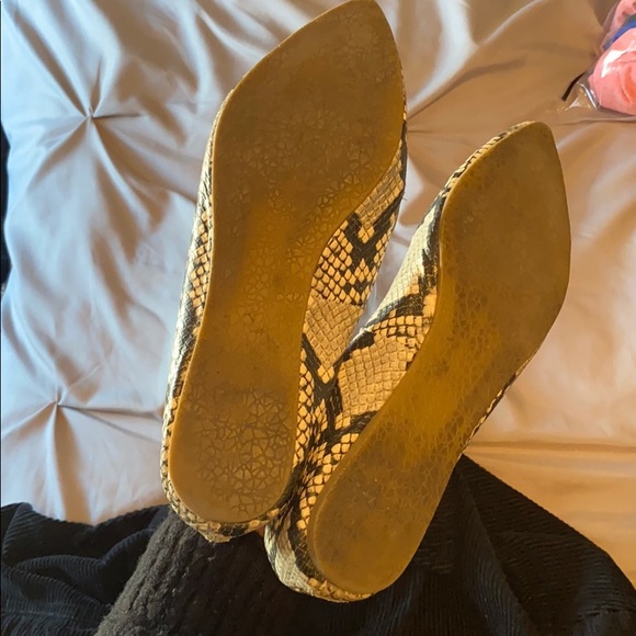 Steve Madden Snakeskin Flats - Picture 4 of 4